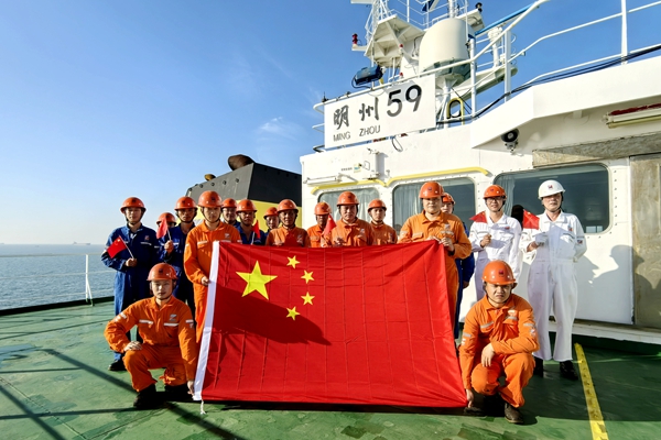 寧波海運：國旗飄揚映初心 堅守蔚藍(lán)寫忠誠